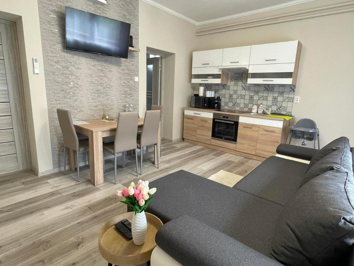 Tulipan Apartman Makó Buitenkant foto